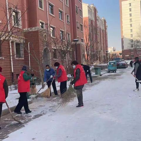 高寨街道东庄村C3小区【铲冰除雪保畅通 齐心协力暖人心】