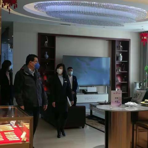 区分行丁建新副行长莅临建银大厦支行慰问一线员工