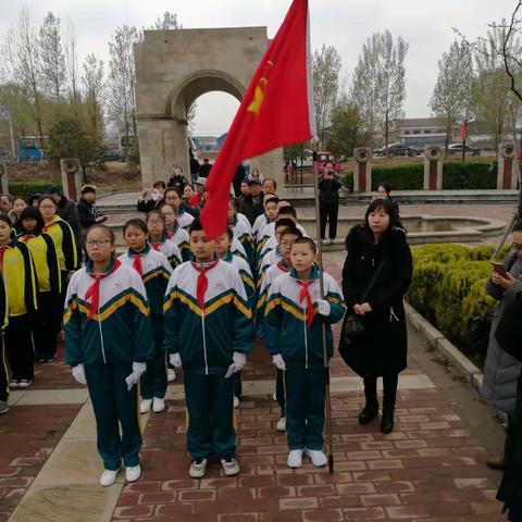 濮阳市油田第十三中学清明节祭扫活动