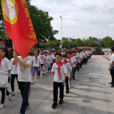 科技创新  与我同行                     ———罗山县第二实验小学科技创新参观体验活动小结