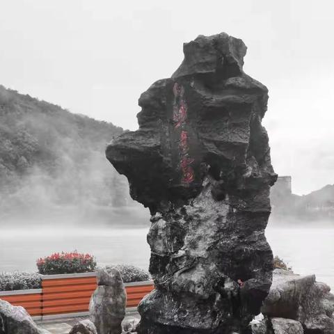 建德新安江流域雨中美景