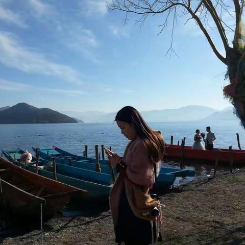 这里是歌舞的故乡，女人的王国，女儿国