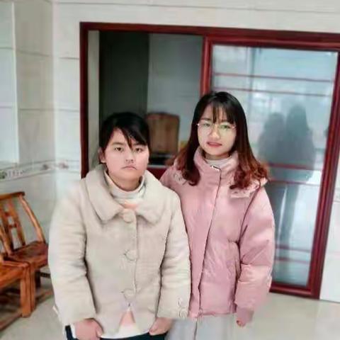 家校心连心，教育手牵手