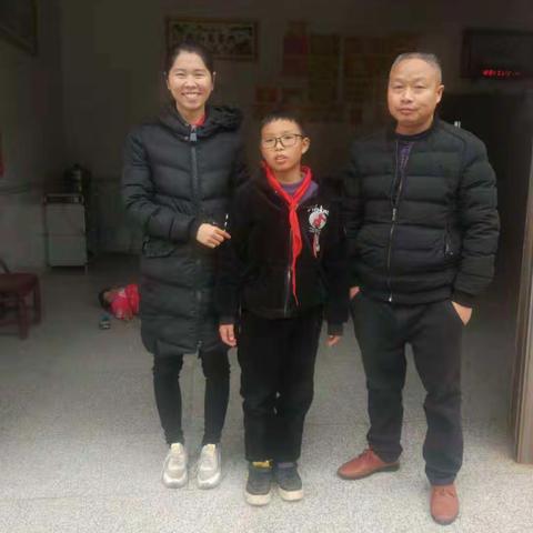 走进家庭，走近学生