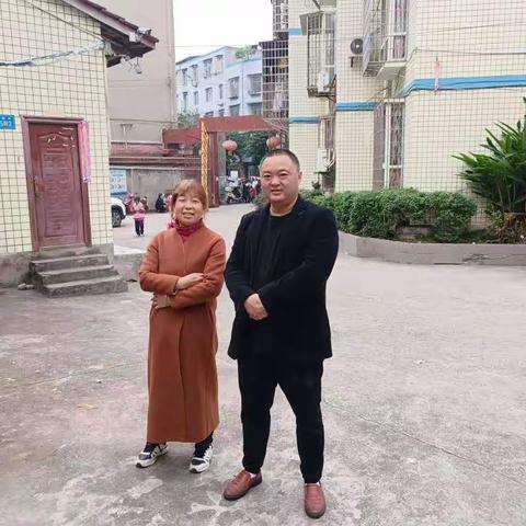 走家入户倾情交流  ，                    家校共育润物无声