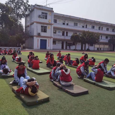 以赛促“动”，以评促“升”