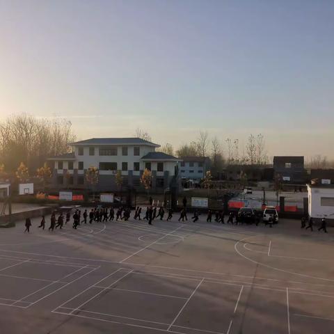 踪平楼小学2021冬季跑操进行中