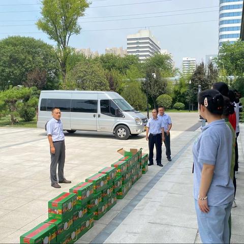 高温慰问暖人心，浓浓关怀显真情