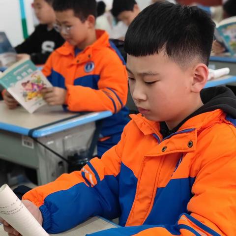 春光无限美，正是读书时——五六中队读书活动
