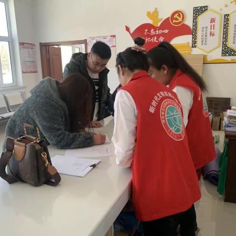 克一河镇党委宣传委员深入诺敏山社区检查指导意识形态和社会宣传标语各项工作