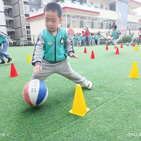 洛南县幼儿园中八班期末总结