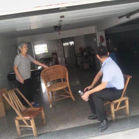 县领导到水南督导疫情防控和村级换届工作