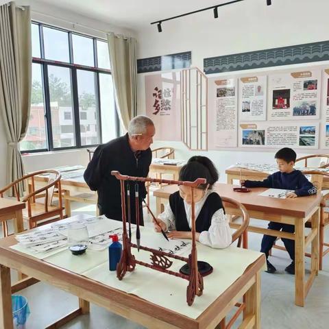 长江村5月份美篇-党员志愿者书画指导