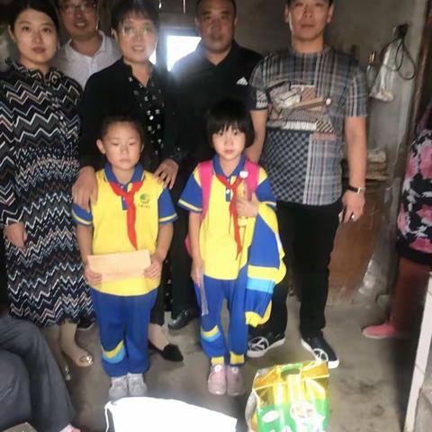 民进捐资助学，女童快乐成长