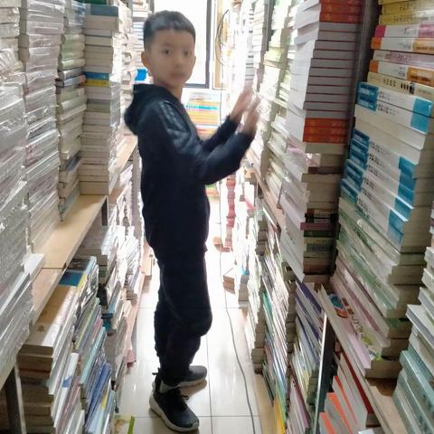 三一班杨茗皓石榴籽在行动