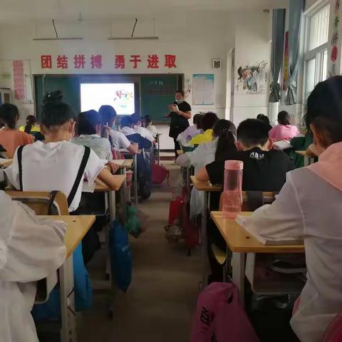 贾田楼小学“观、议、讲、研、赛”教研活动