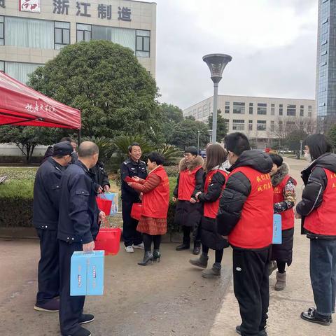 浓浓关怀暖人心，春节前夕春天集团党支部慰问一线值守员工