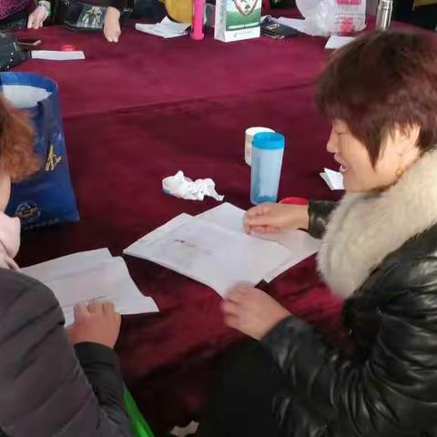 港沟村居民医疗保险登记工作进行中