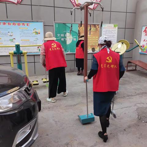 双龙社区开展周末清洁活动