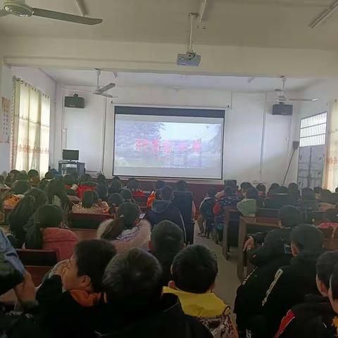 笆篱中心小学“童心向党，光影育人”红色经典电影观影活动