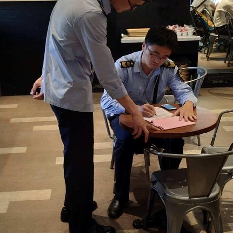 金龙食药监所关于上邦百汇城简单美味店里面包有小飞虫的问题反馈