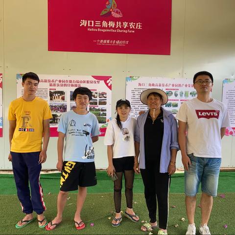 市市场局组织帮扶户参观扶贫产业基地