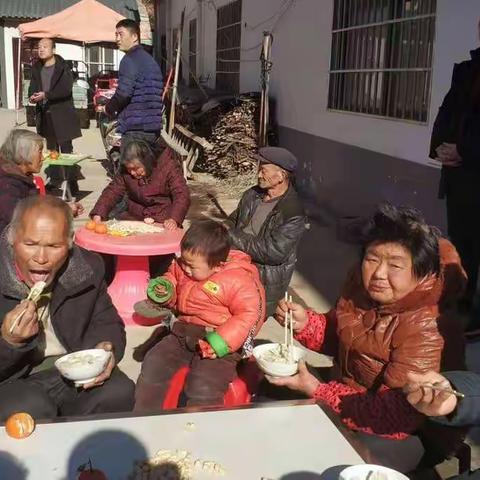 铜河村举办冬至饺子宴