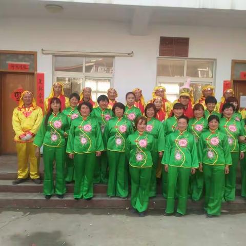 锣鼓喧天闹新春，欢天喜地过大年