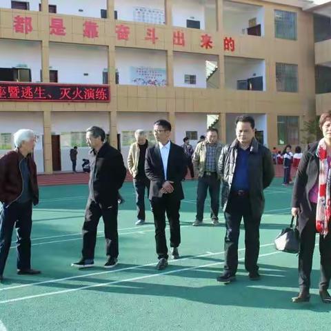 永新县书法协会走进水湄中心小学