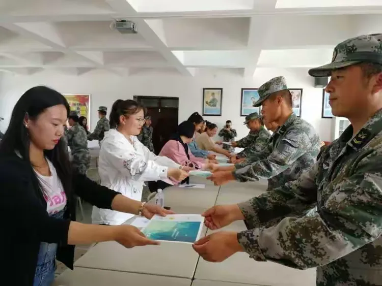 "军地携手共建,军民鱼水情深"