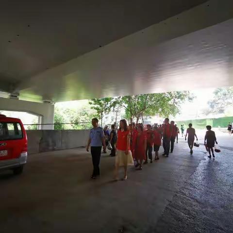 东山坪社区“垃圾不落地”专项整治行动