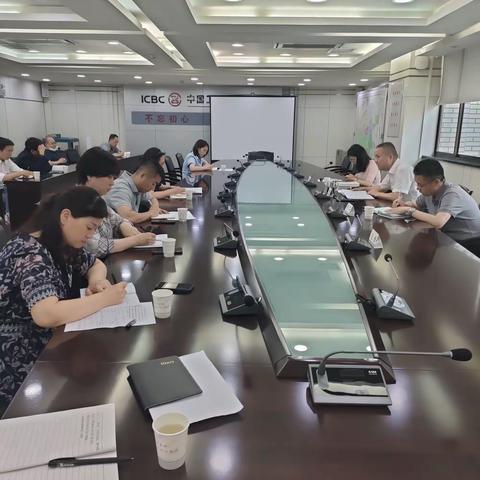 西安分行个贷部召开上半年工作分析会