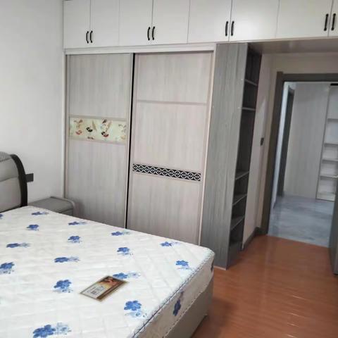 民大附小旁两室两厅两阳台新房出租