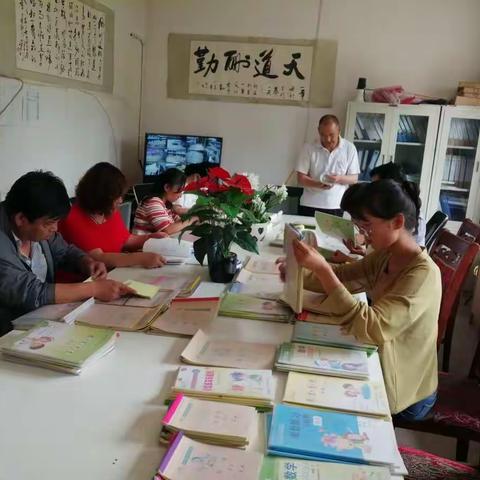 不忘初心，坚守常规--梁家小学作业教案检查