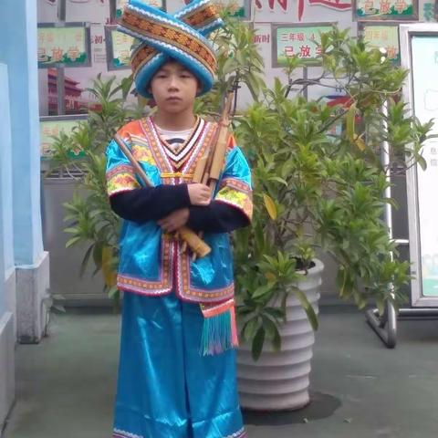 2018-3班义工进行时，小红帽的爸爸.妈妈，用爱温暖寒冬。   —— 柳石路小学