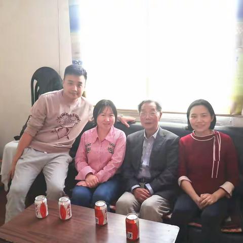 “暖暖重阳节，浓浓敬老意” ——记财务党支部重阳节慰问