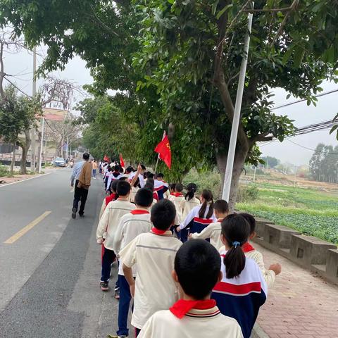 缅怀革命先烈 继承优良传统——翔安区东陵小学清明节祭扫烈士墓