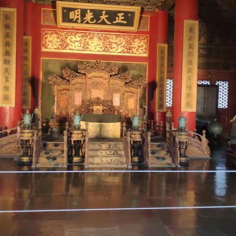 战战兢兢