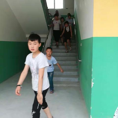 北云门前卓水小学消防安全逃生演练