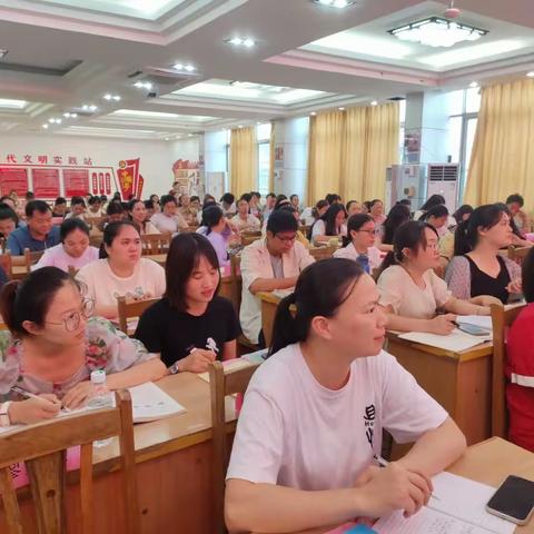 立足单元整体 优化作业设计                             2023年宾阳县小学教师作业管理设计数学科培训