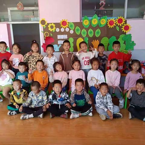 蓝天幼儿园   学前班   的小可爱