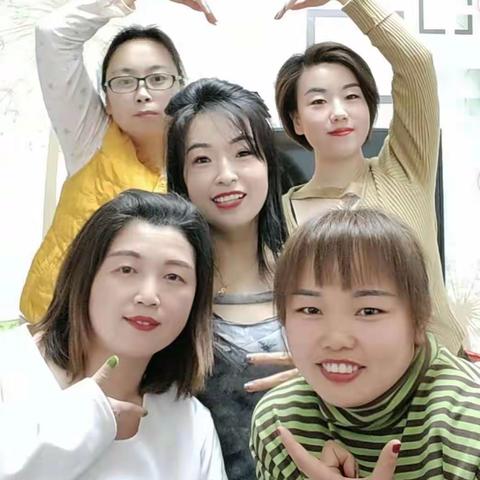 🌹🌹🌹姐妹团聚，难得相聚！愿我们友谊长存！