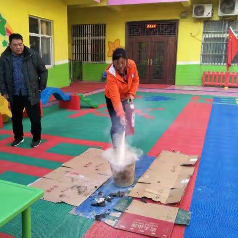 蜜蜂赵实验幼儿园《消防安全演练大课堂》！