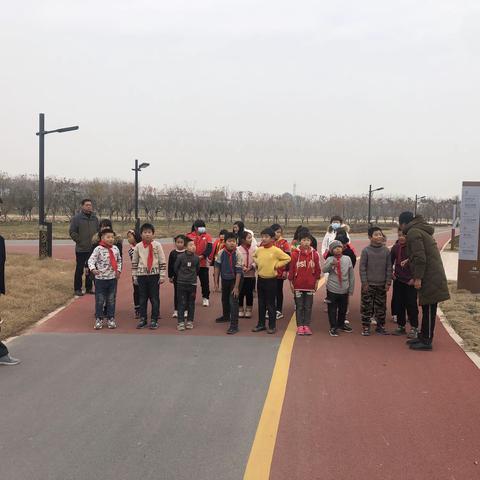 阳光体育，快乐成长—南北堤小学冬季越野比赛