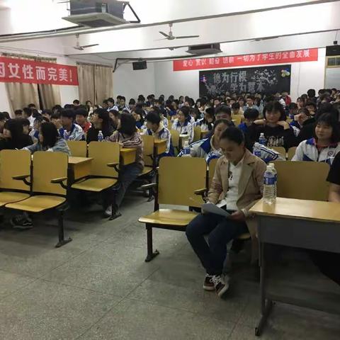 记蓝天实验学校“一课双动”学习小组培训课堂