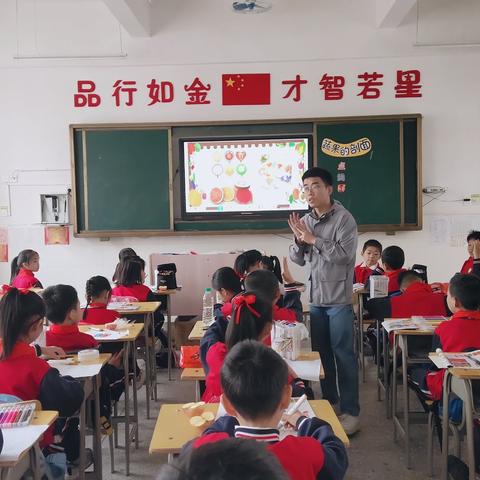 以美育人、以研促教——记赣州市金星小学美术教研活动