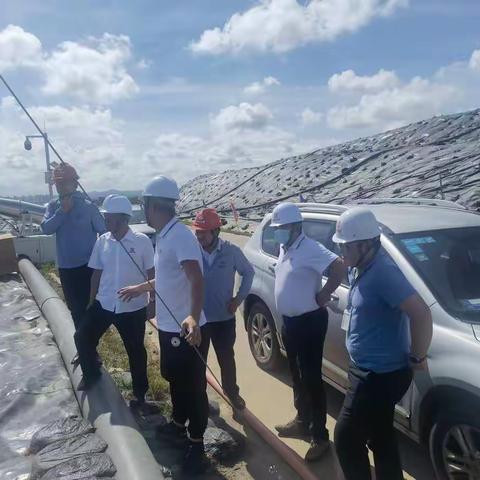 德润公司安全领导小组对在建项目进行台风前防风防汛安全检查