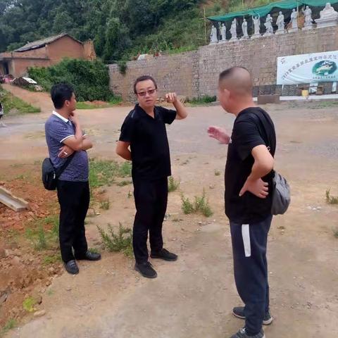自然资源所到永丰社区检查地质灾害