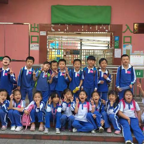 一年级的我们第☝️次社会实践活动，真是太好玩啦！下次还要一起参加哦！