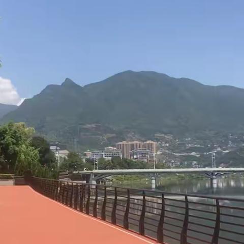 午正时 动车驰 (微视频)